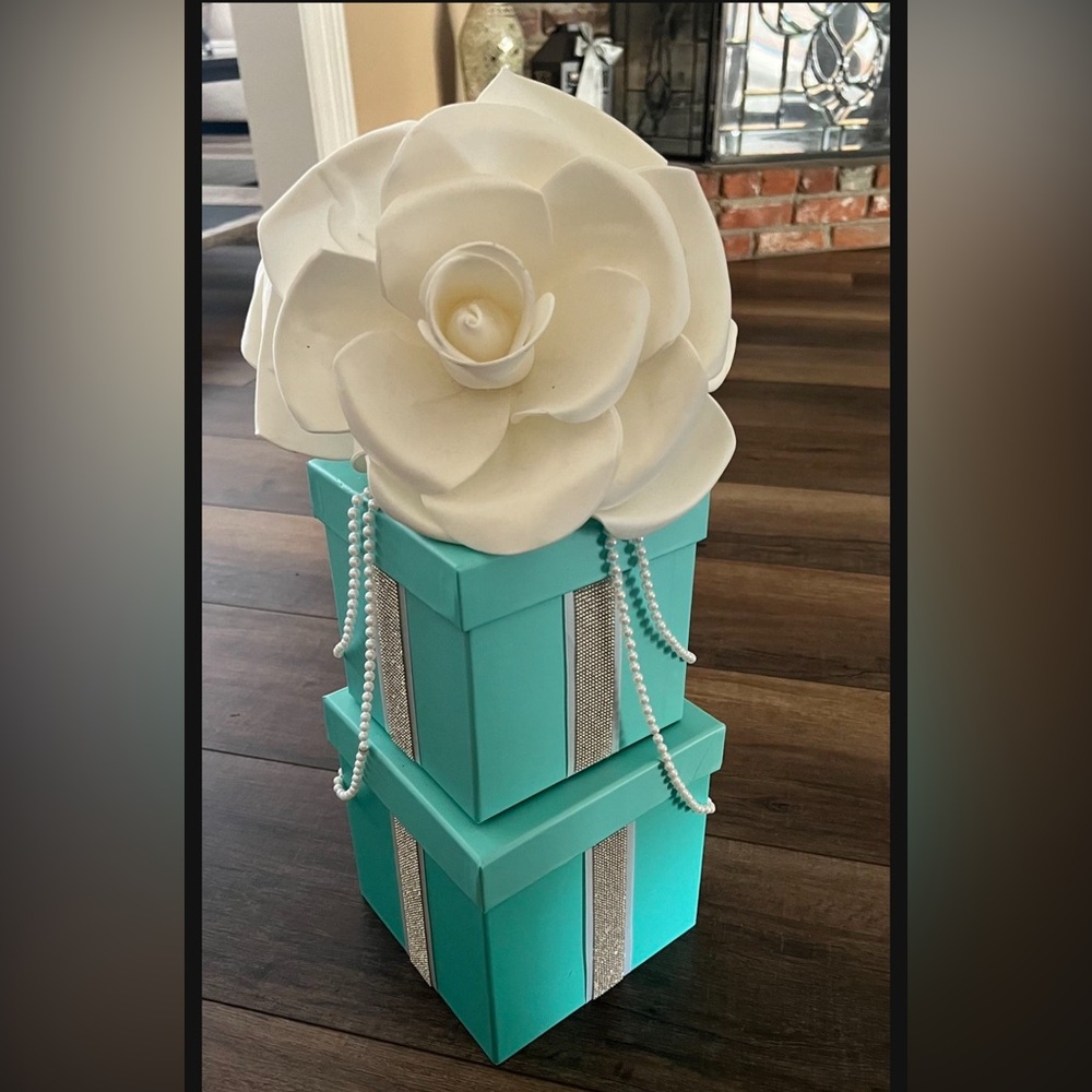 EUC Centerpiece, 2 Tier Nested Gift Box Set